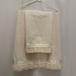 Vintage Cream Lace Trim Towel Set - Made in USA